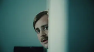 Задник до фільму "Bill
