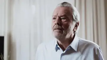 Задник до фільму "Le clan Delon, l