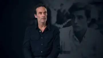 Задник до фільму "Le clan Delon, l