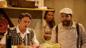 Задник до фільму "Les Marchands d