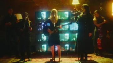 Задник до фільму "Phoebe Bridgers | Sound Check at Cherry Lane Theatre" #1834250
