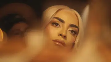 Задник до фільму "Bilal Hassani, bats-toi comme une fille mon fils" #1840212