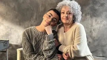 Задник до фільму "Bilal Hassani, bats-toi comme une fille mon fils" #1840214