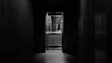 Задник до фільму "Small Spaces" #1844291