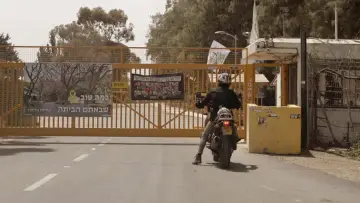 Задник до фільму "Kibboutz Nir Oz, aux portes de Gaza" #1886554