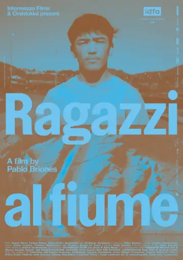 Ragazzi al fiume