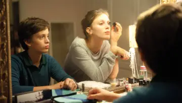 Задник до фільму "Молода і прекрасна" #840008