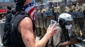 Задник до фільму "Trump contre la Californie" #1924867