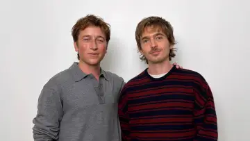 Задник до фільму "Big Swings with Skyler Gisondo and Austin Abrams" #1900367
