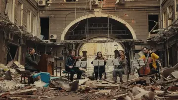 Задник до фільму "Slava: Shooting with Music" #1919629