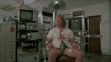 Задник до фильму"Hell Comes to Frogtown" #446631