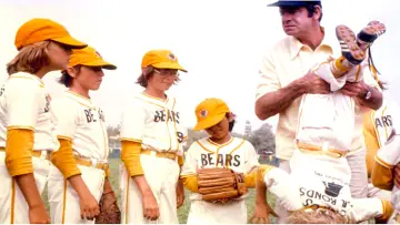 Задник до фільму "The Bad News Bears" #1089563