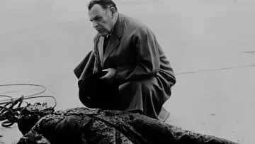 Задник до фильму"Quatermass 2" #460731
