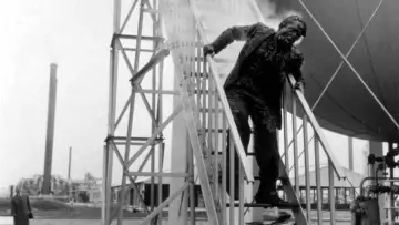 Задник до фильму"Quatermass 2" #460745