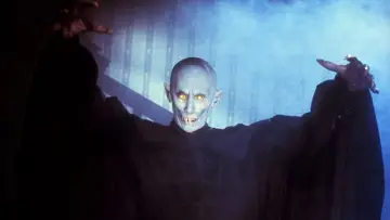 Задник до фильму"A Return to Salem