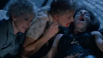 Задник до фильму"A Return to Salem