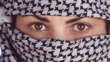Задник до фильму"يد إلهية‎D" #1200386