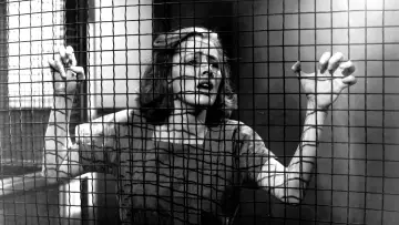 Задник до фильму"Caged" #1103587