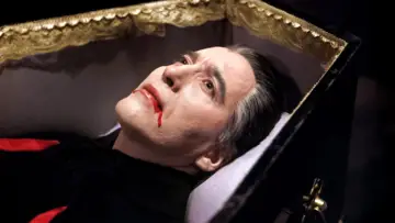 Задник до фильму"Dracula Has Risen from the Grave" #406314
