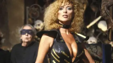 Задник до фильму"Howling II: Stirba - Werewolf Bitch" #482387