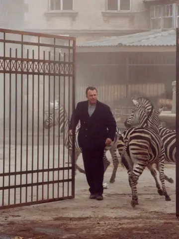 Постер до фильму"The Zookeeper" #499865