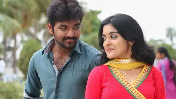 Задник до фильму"நவீன சரஸ்வதி சபதம்" #809920