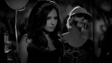 Задник до фильму"A Girl Walks Home Alone at Night" #994604