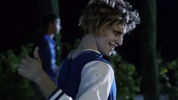 Задник до фільму "The Coed and the Zombie Stoner" #1867291