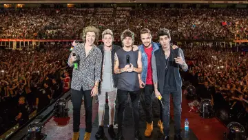 Задник до фильму"One Direction: Where We Are - The Concert Film" #425263