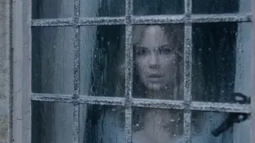 Задник до фильму"The Disappointments Room" #1064875