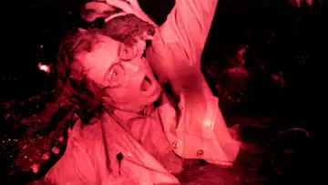 Задник до фильму"Eaten Alive" #1037928