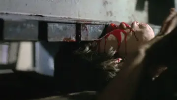 Задник до фильму"Intruder" #418155