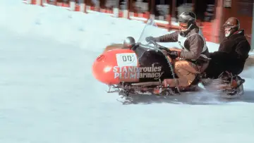 Задник до фильму"Snowball Express" #695558