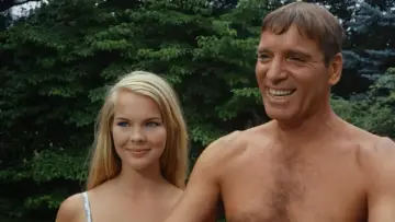 Задник до фильму"The Swimmer" #392978