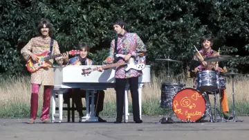 Задник до фильму"Magical Mystery Tour" #1034034