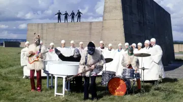 Задник до фильму"Magical Mystery Tour" #395776