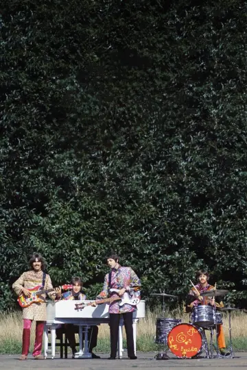 Постер до фильму"Magical Mystery Tour" #395781