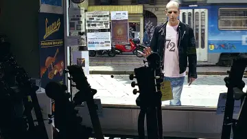 Задник до фильму"Cado dalle nubi" #268390