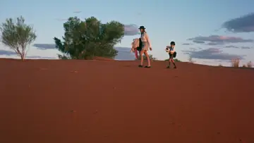 Задник до фильму"Walkabout" #897522