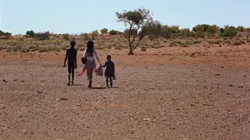 Задник до фильму"Walkabout" #897524