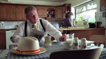 Задник до фильму"Mrs Caldicot