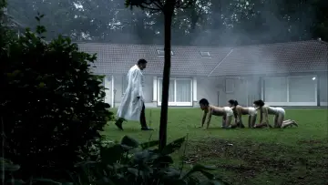 Задник до фильму"The Human Centipede (First Sequence)" #323869