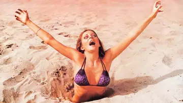 Задник до фильму"Blood Beach" #462586
