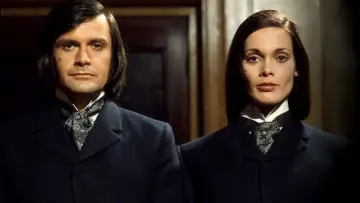 Задник до фильму"Dr. Jekyll & Sister Hyde" #432757