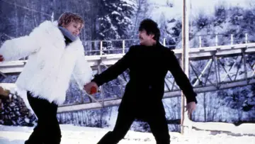 Задник до фильму"Love and Bullets" #1073070
