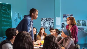Задник до фильму"Les Héritiers" #988001