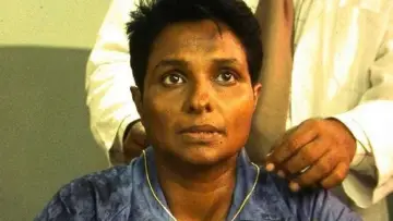 Задник до фільму "තනි තටුවෙන් පියාඹන්න" #1811092
