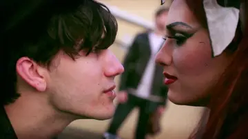 Задник до фильму"Drag Becomes Him" #1146946
