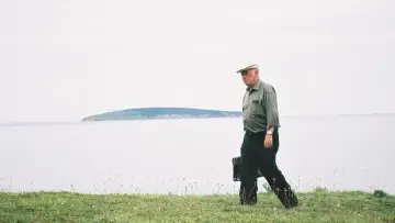 Reading Alistair MacLeod постер