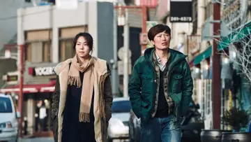 Задник до фильму"지금은맞고그때는틀리다" #950429